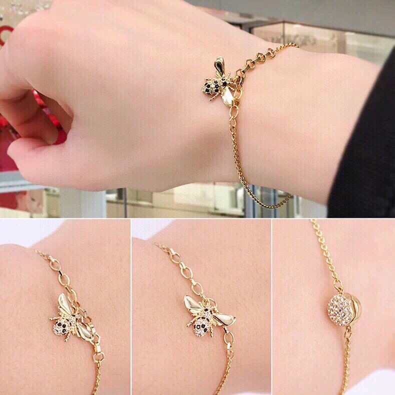 批85
代购级别 👍👏👏施华洛世奇 SWA REMIX COLLECTION 原厂出货 蜜蜂手链女手镯 礼物送女友 采用进口合金材质 配有专柜扫码标签和发票🌹🌹