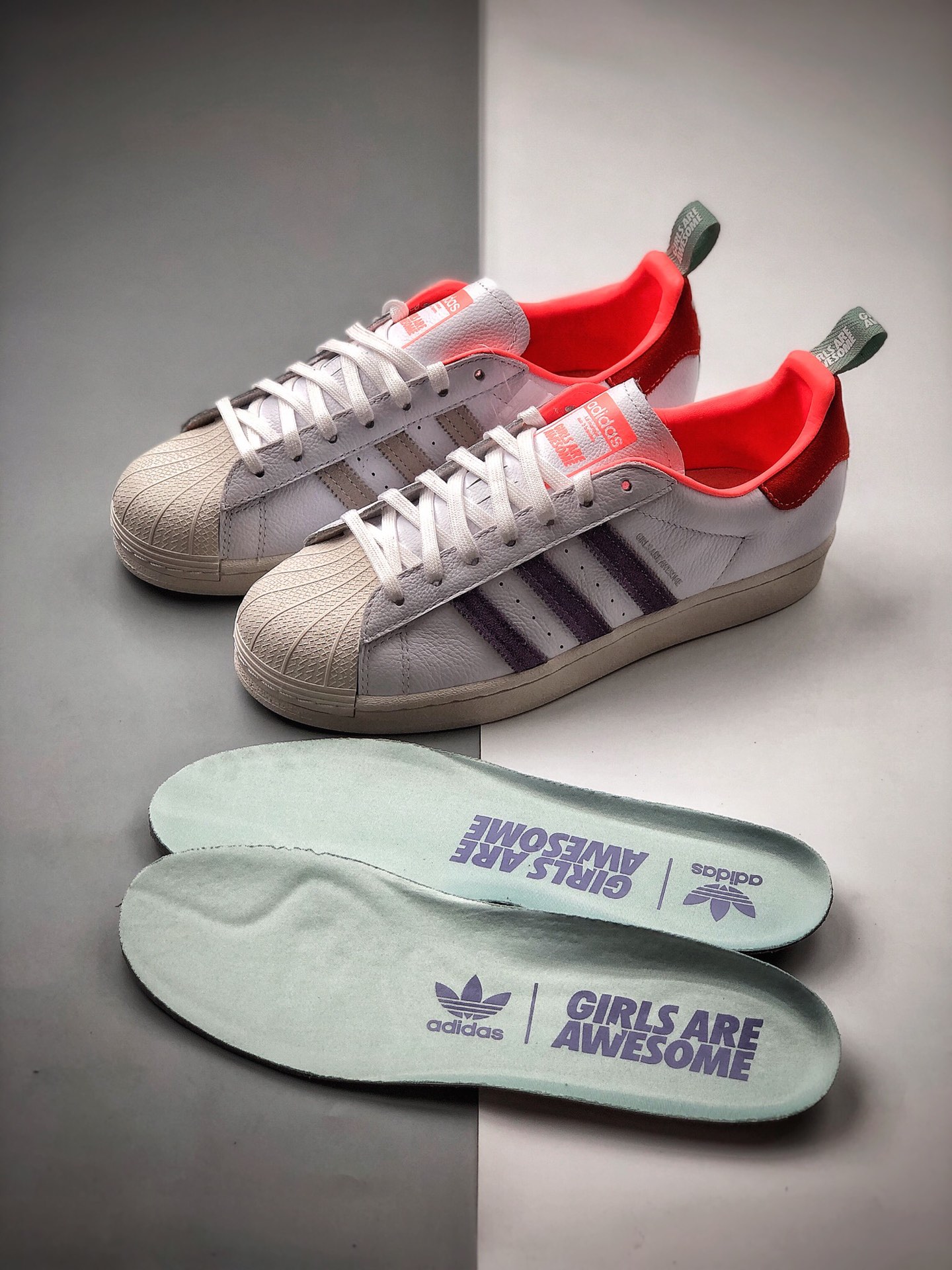 270 Girls are awesome贝壳头三叶草 Originals 联名 Superstar Superstar50周年白科技紫橙 FW8087