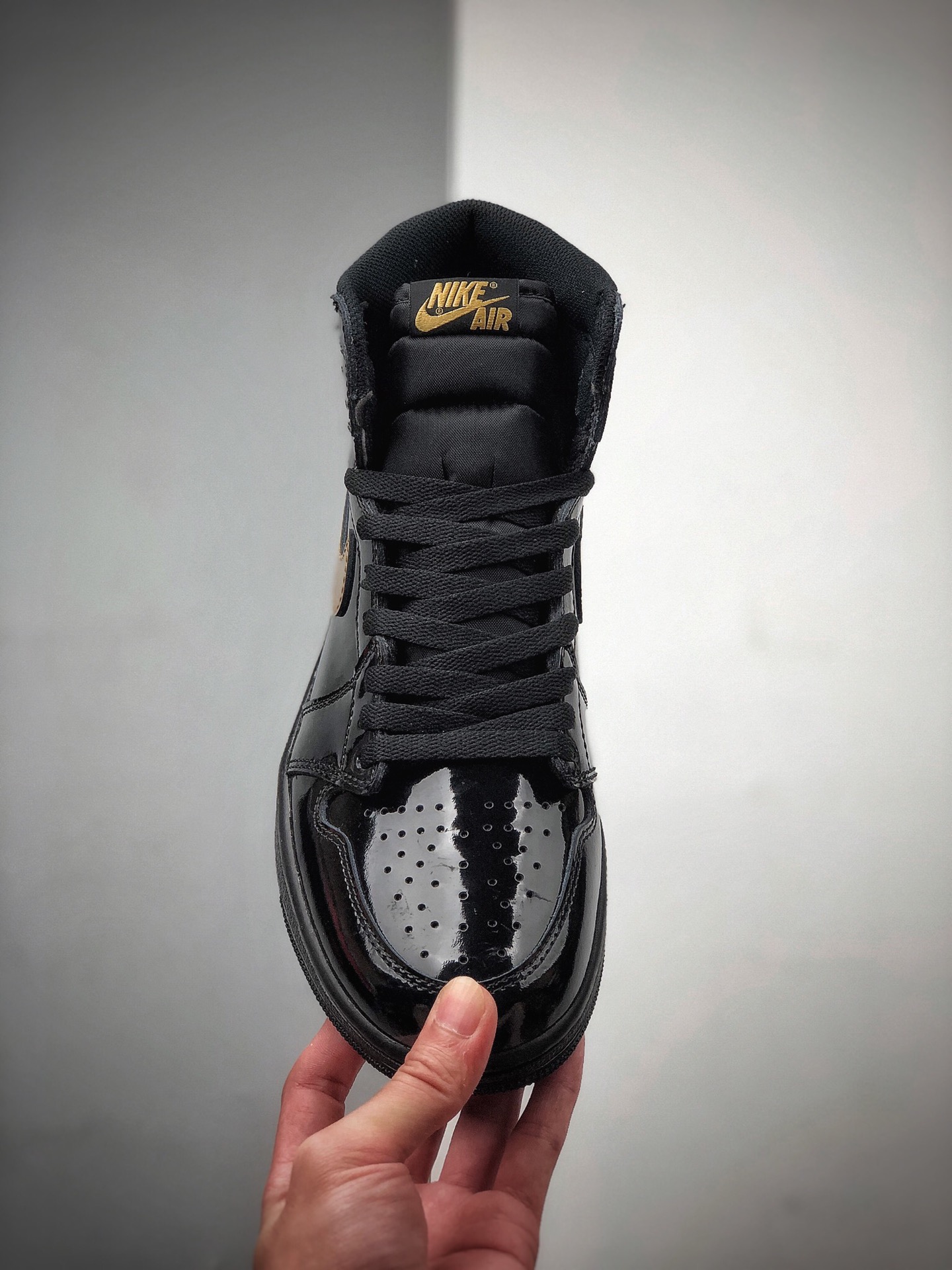 290 Air Jordan 1 High OG ” Black/Metallic Gold ” 黑金漆皮555088-032