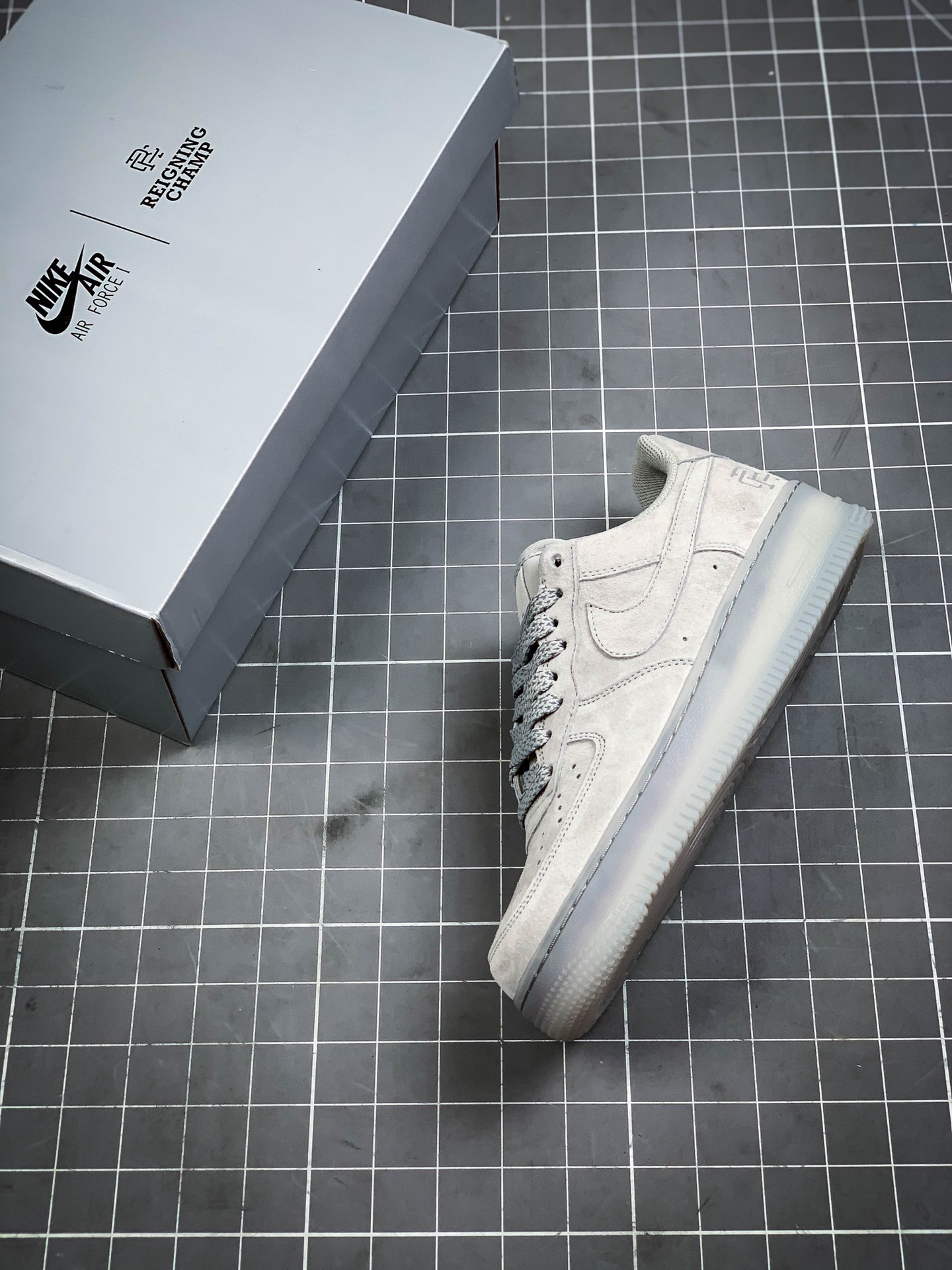 200 卫冕冠军联名款 Air Force1 Mid x Reigning Champ 空军一号低帮运动休闲板鞋 AA1117-118 312