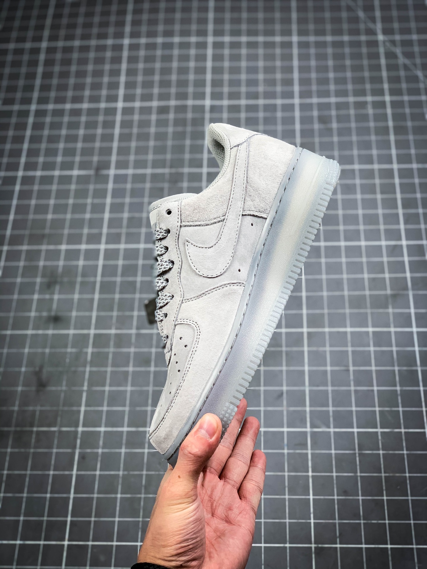200 卫冕冠军联名款 Air Force1 Mid x Reigning Champ 空军一号低帮运动休闲板鞋 AA1117-118 312