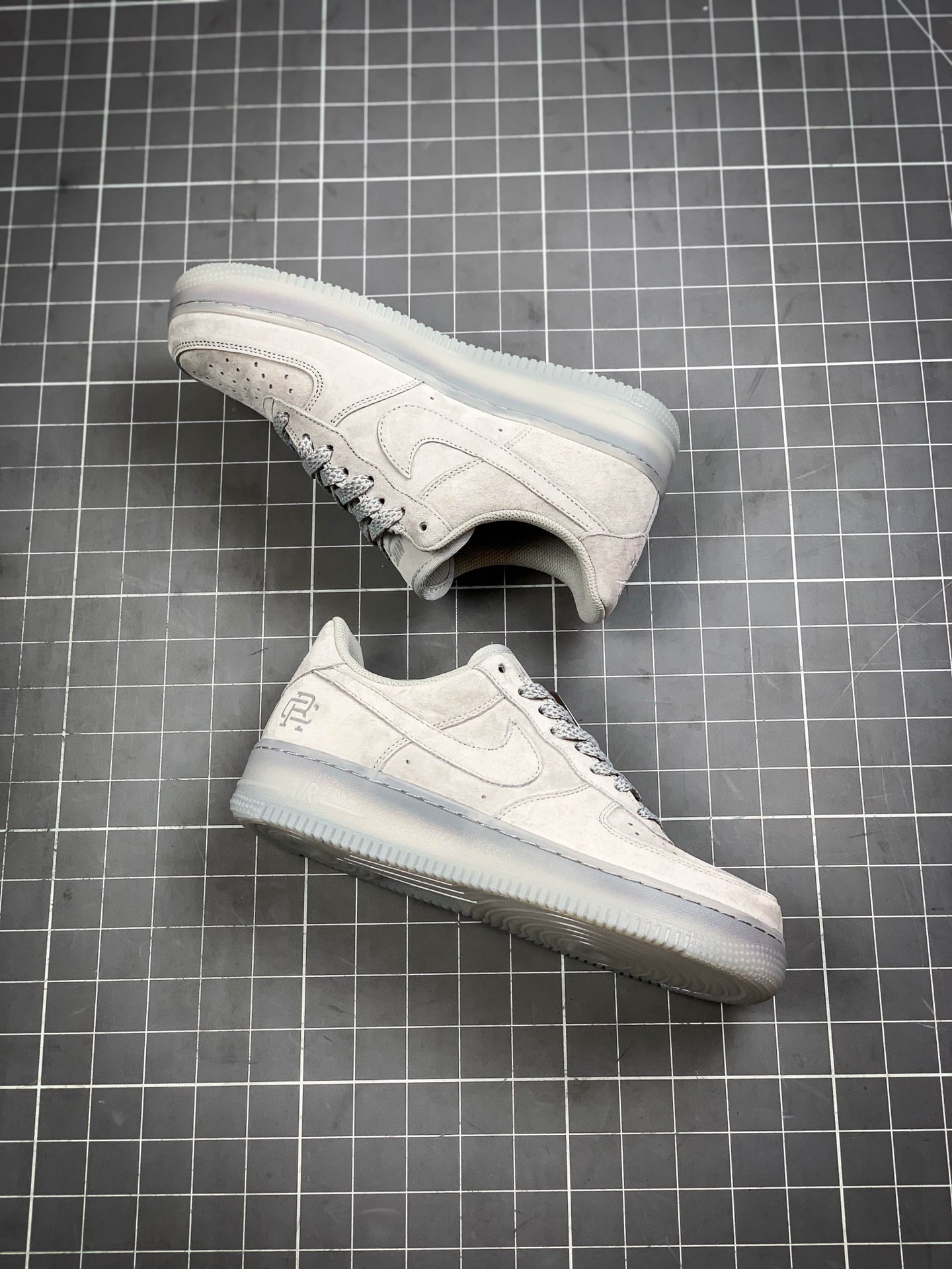 200 卫冕冠军联名款 Air Force1 Mid x Reigning Champ 空军一号低帮运动休闲板鞋 AA1117-118 312