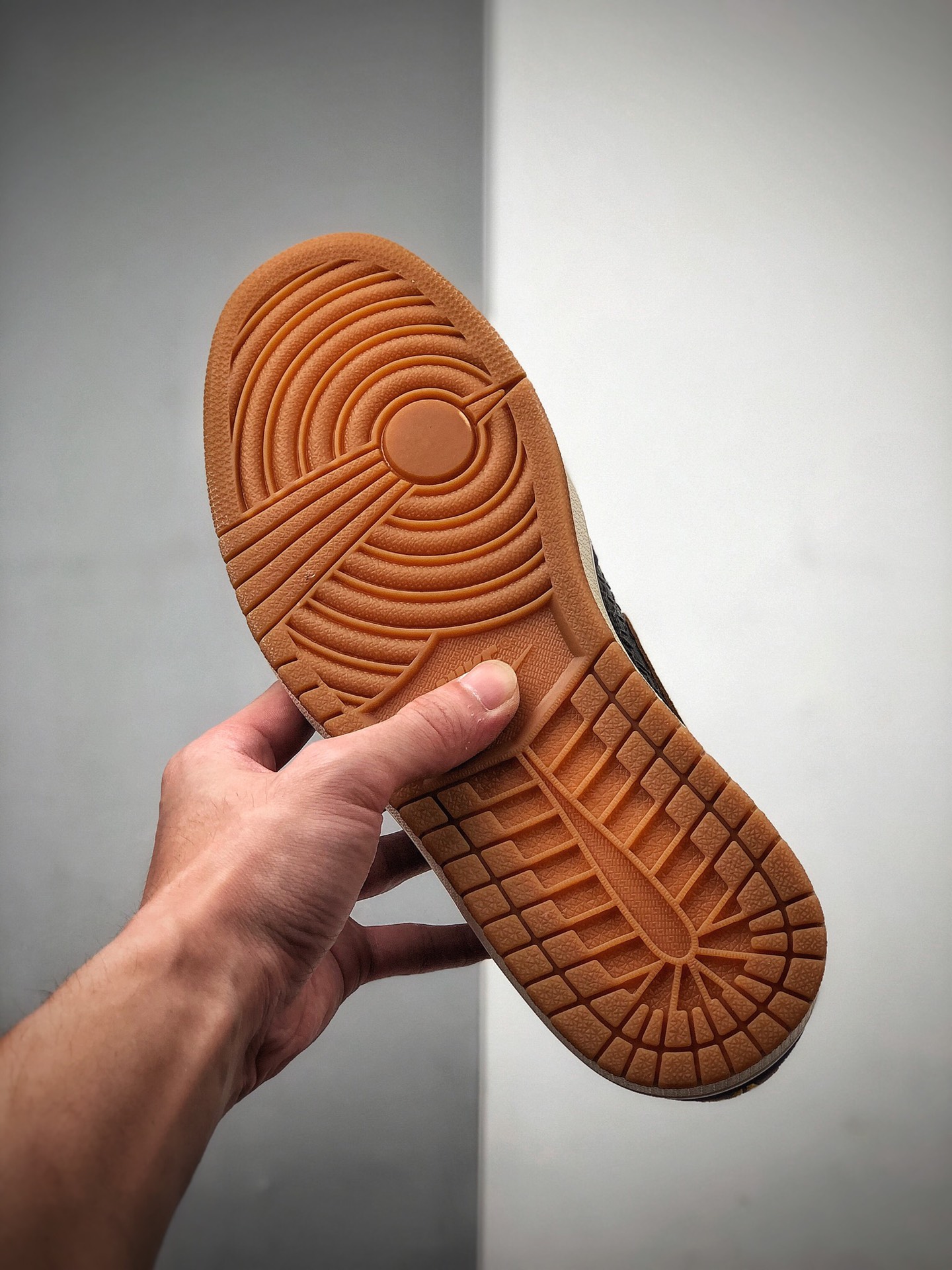 420 Nike Union x AJ1 The Shoe Surgeon AJ1 乔丹1代联名款 555088-171