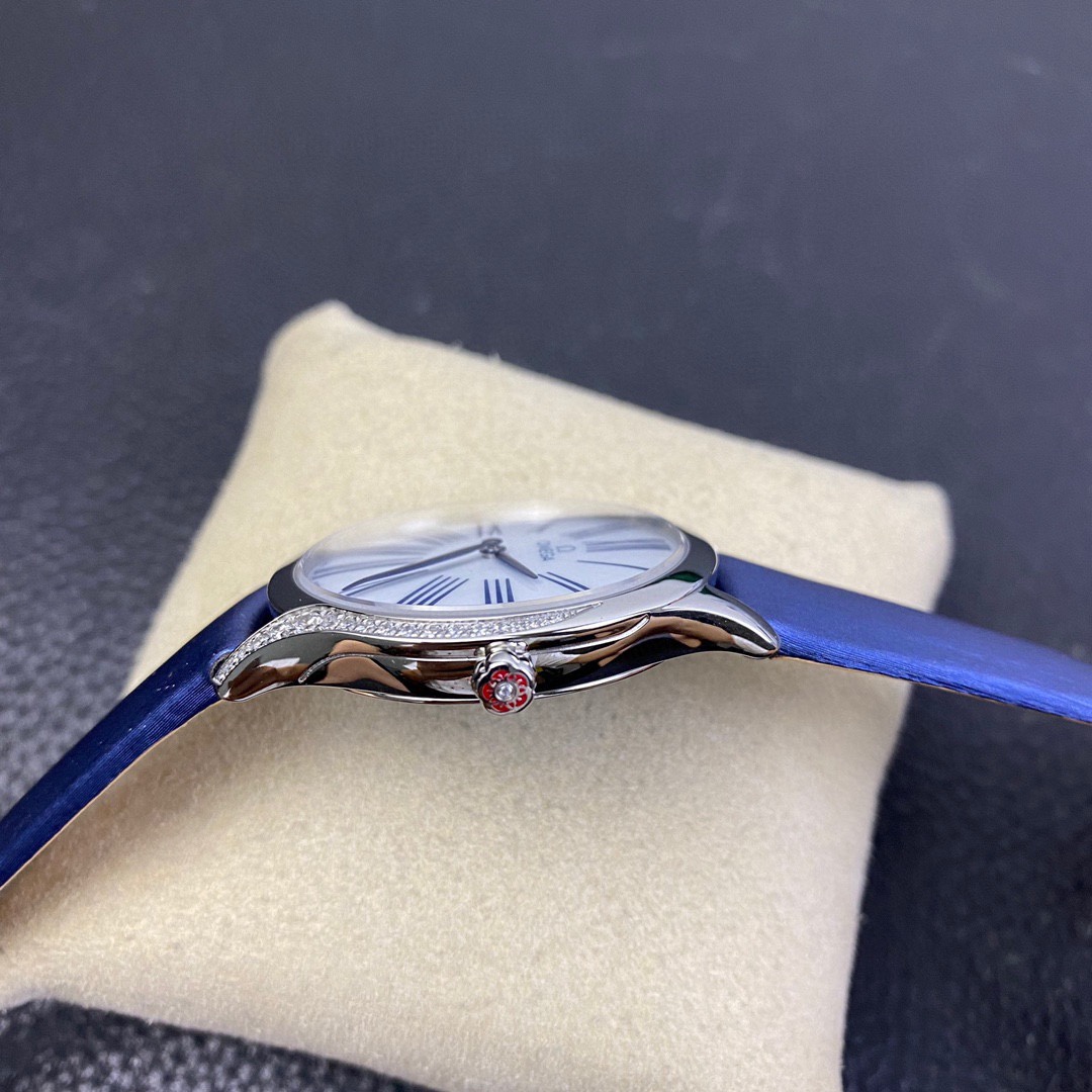 Omega 欧米茄蝶飞名典系列女款石英腕表，原开模，将这枚腕表 气息诠释的淋漓尽致，不失高贵，俘虏女神芳心