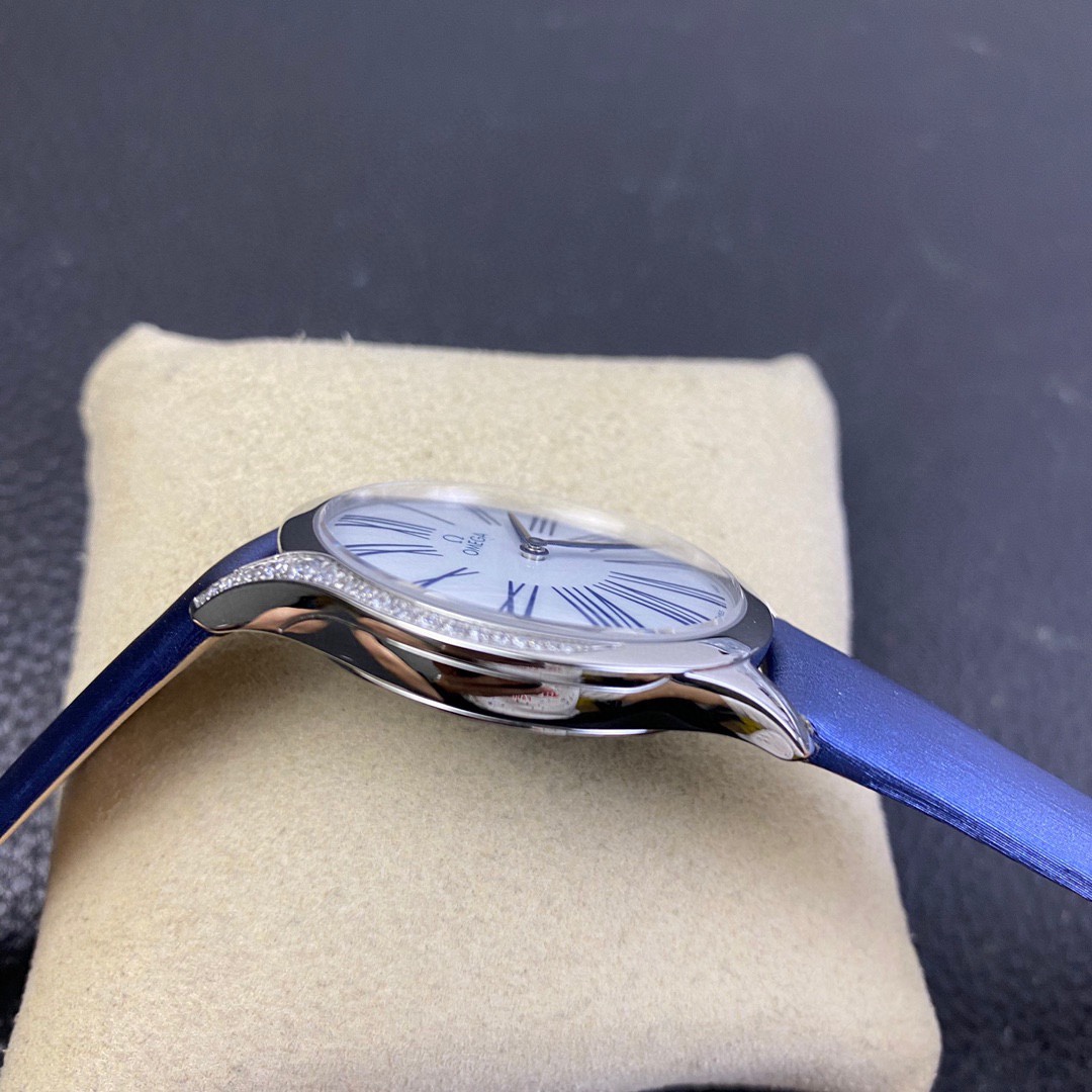 Omega 欧米茄蝶飞名典系列女款石英腕表，原开模，将这枚腕表 气息诠释的淋漓尽致，不失高贵，俘虏女神芳心