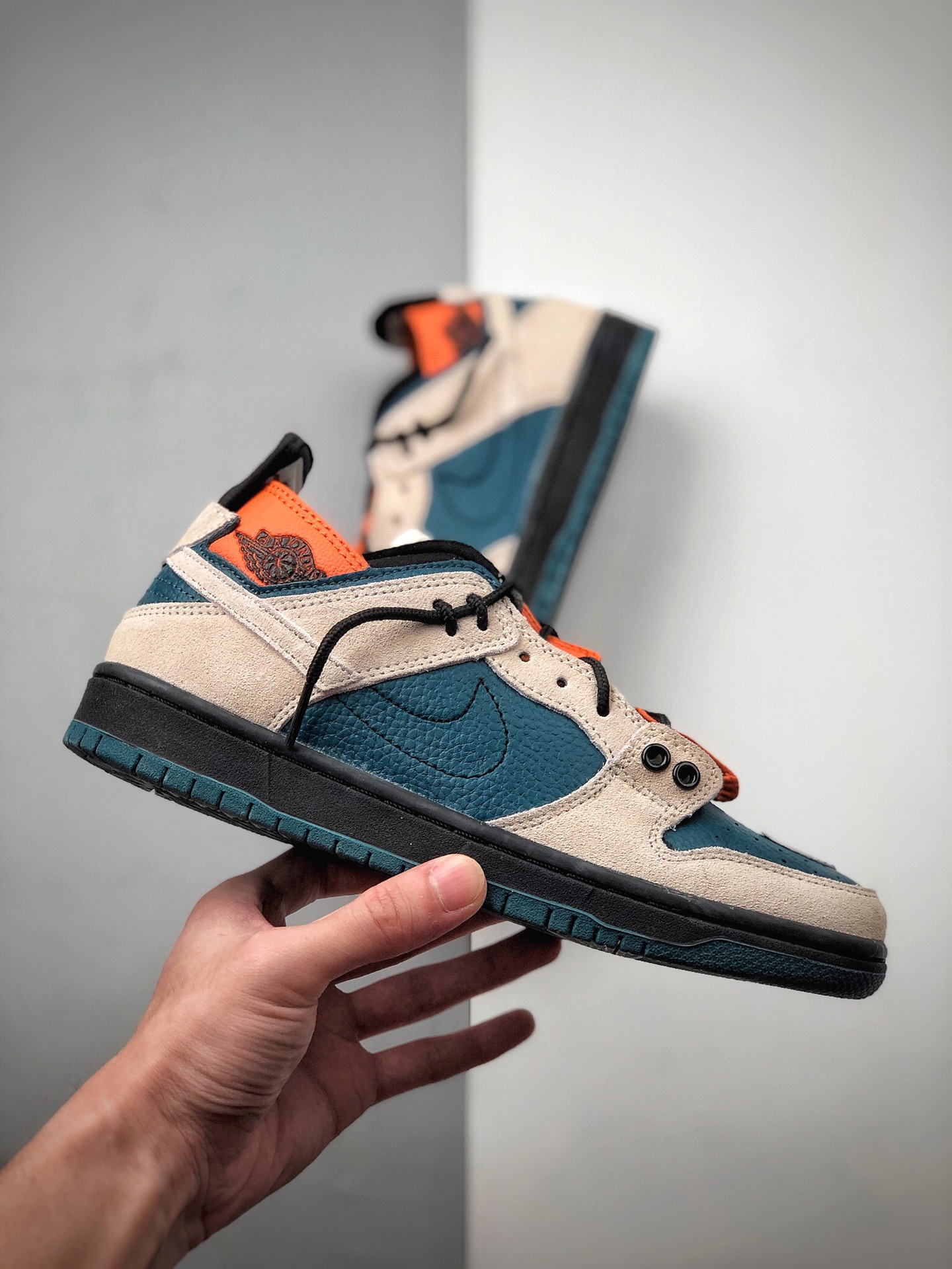 200  Dunk SB low联手EJDER 主理人打造Nike Dunk SB 巴黎时装周走秀BQ6817-800