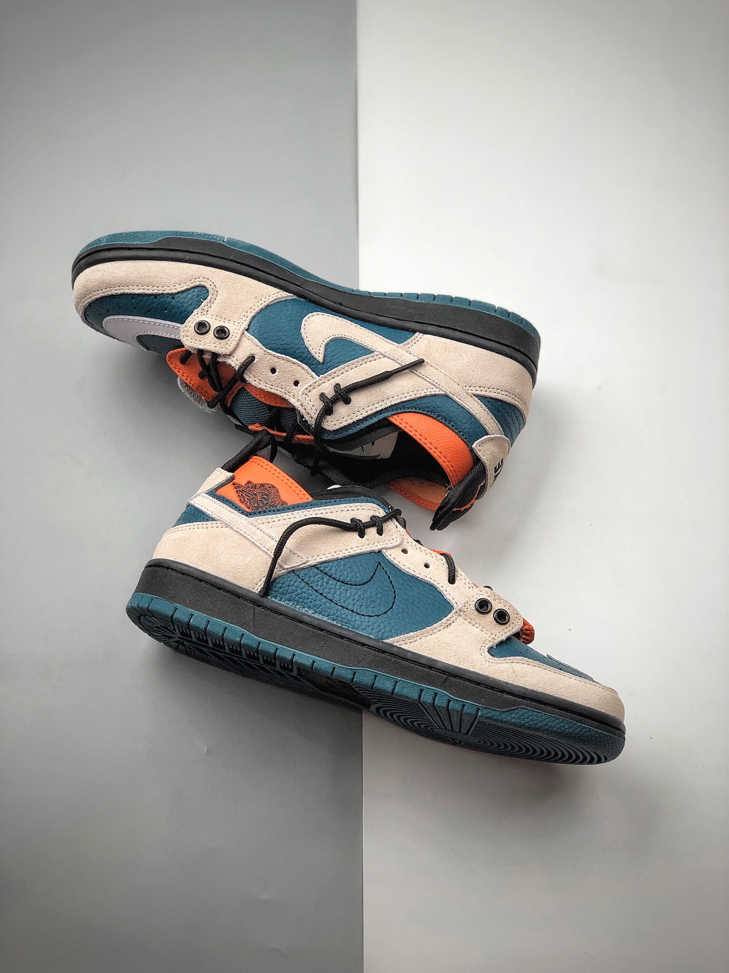 200  Dunk SB low联手EJDER 主理人打造Nike Dunk SB 巴黎时装周走秀BQ6817-800