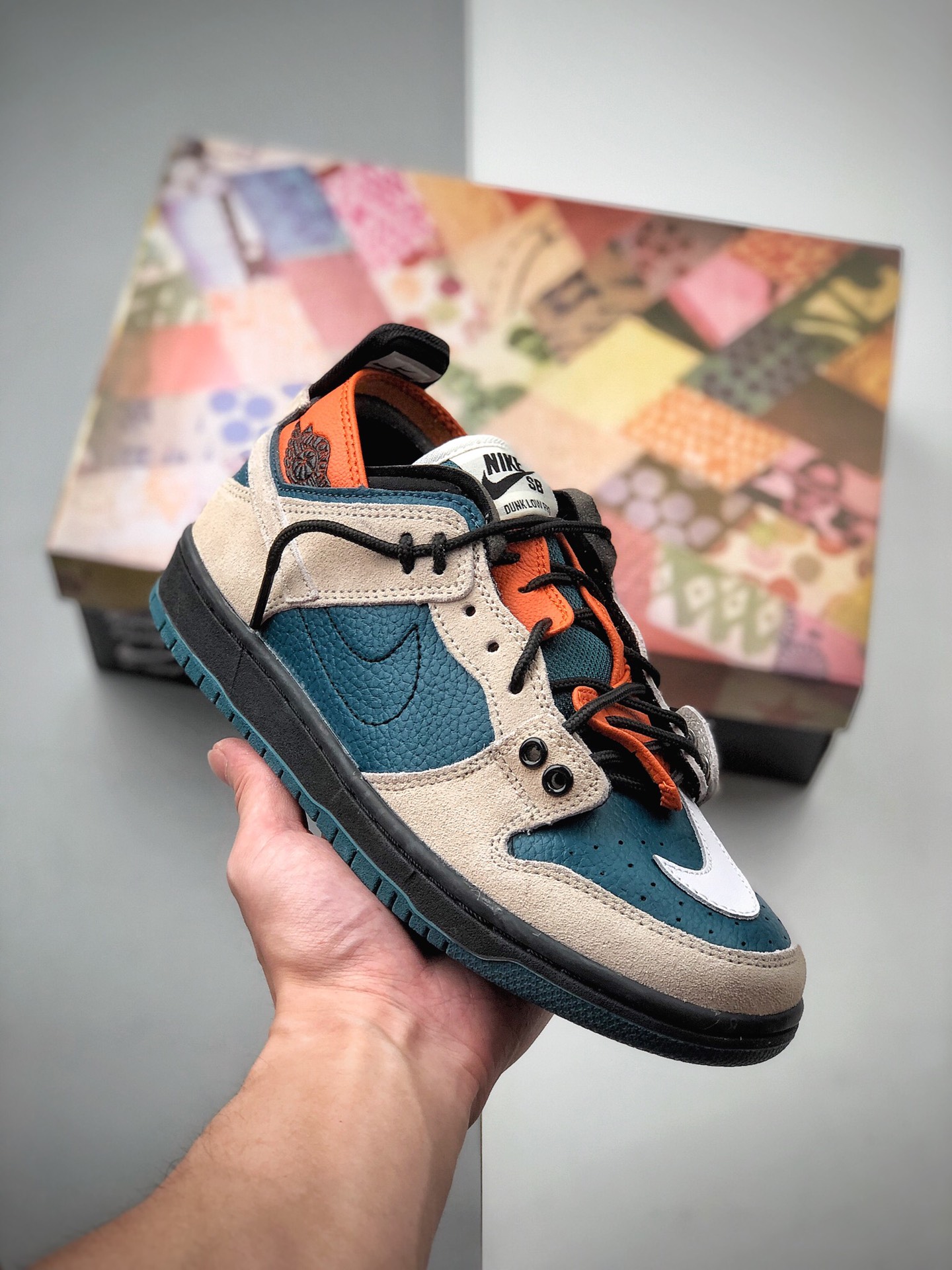 200  Dunk SB low联手EJDER 主理人打造Nike Dunk SB 巴黎时装周走秀BQ6817-800