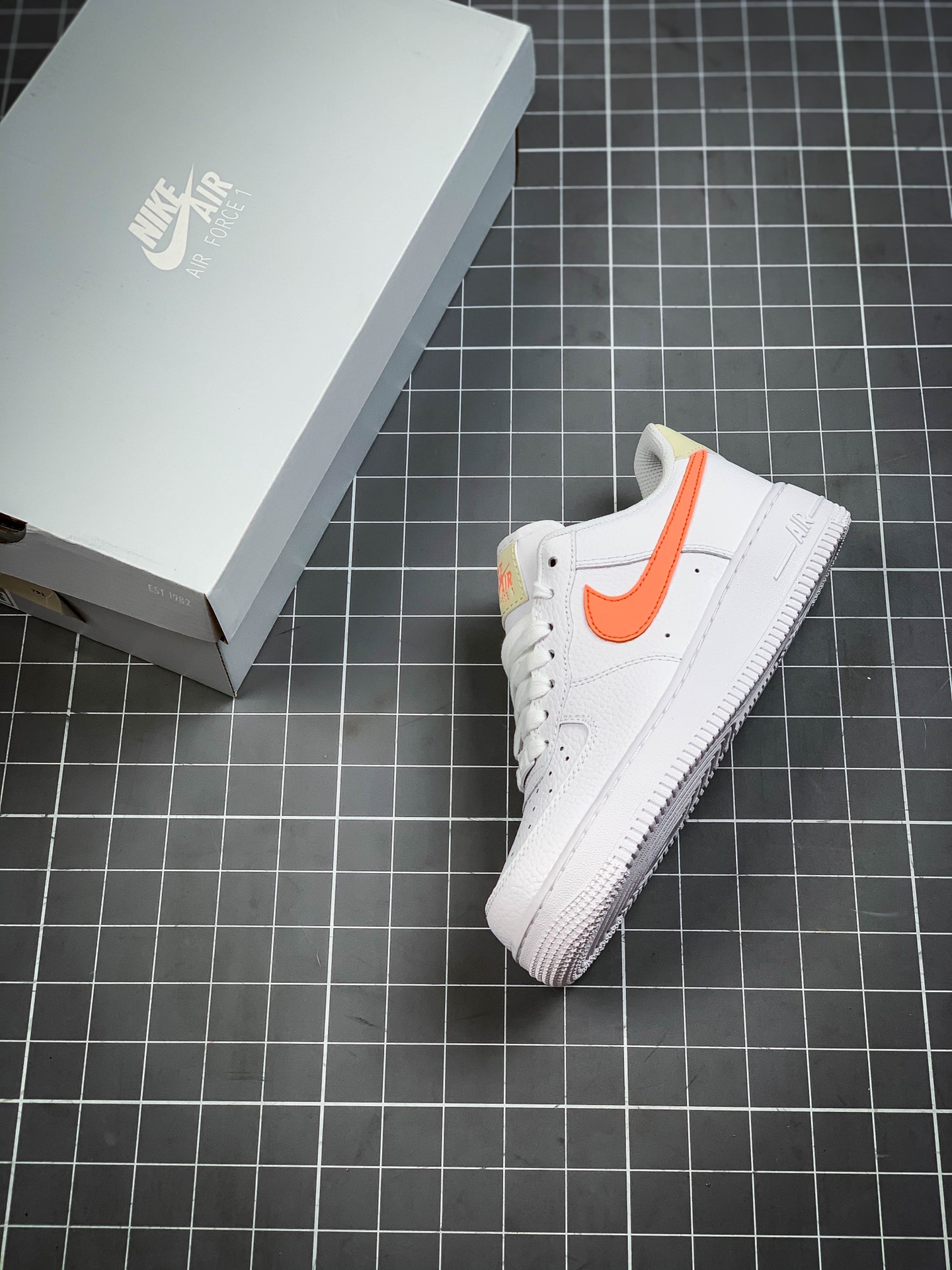 200 Wmns Air Force 1 'O7 'White Atomic Pink' 315115-157