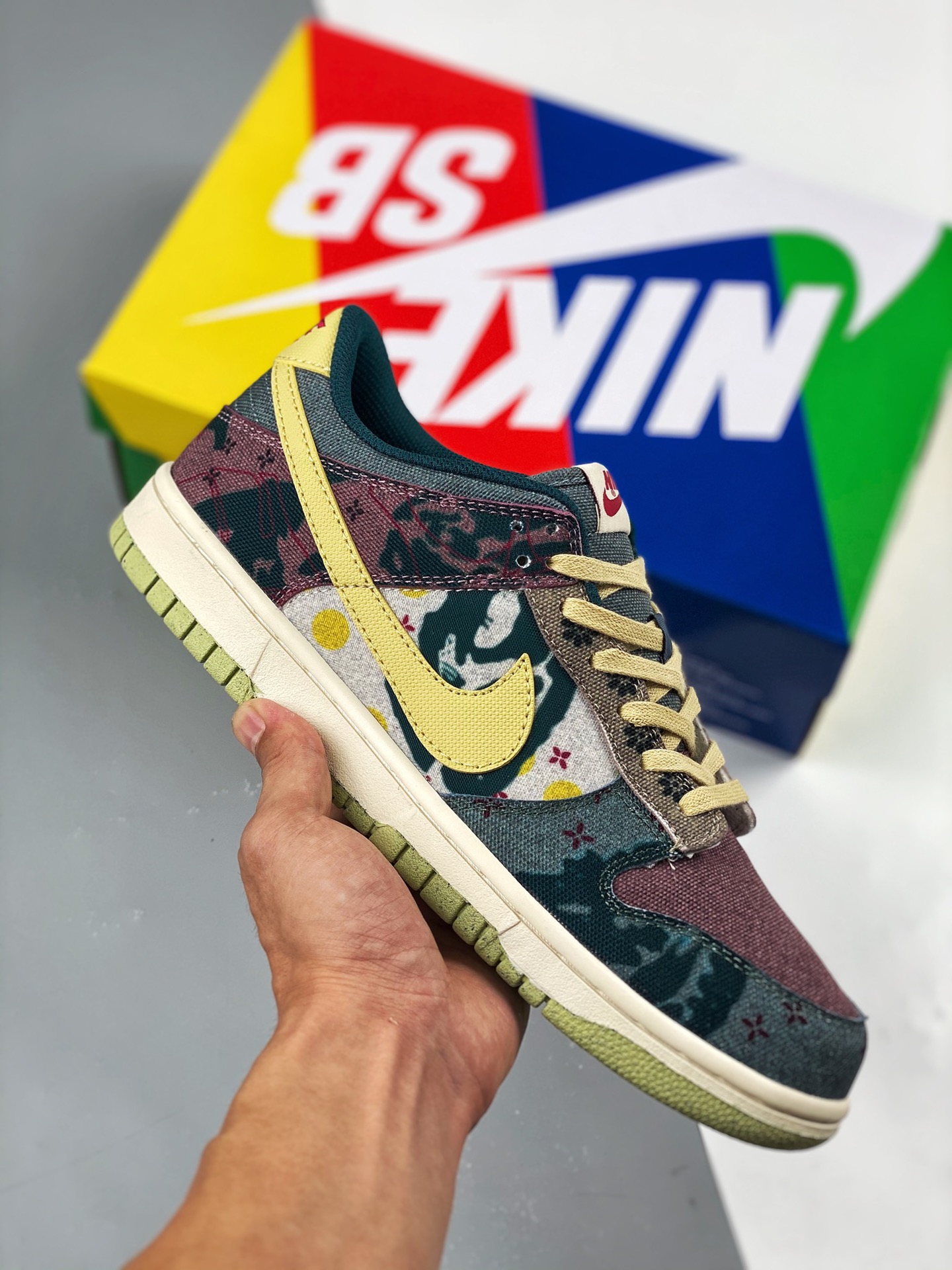 Nike SB Dunk Low SP Lemon Wash con paneles de mezclilla. Utiliza la amortiguación ZoomAir suave y cómoda que absorbe ef…
