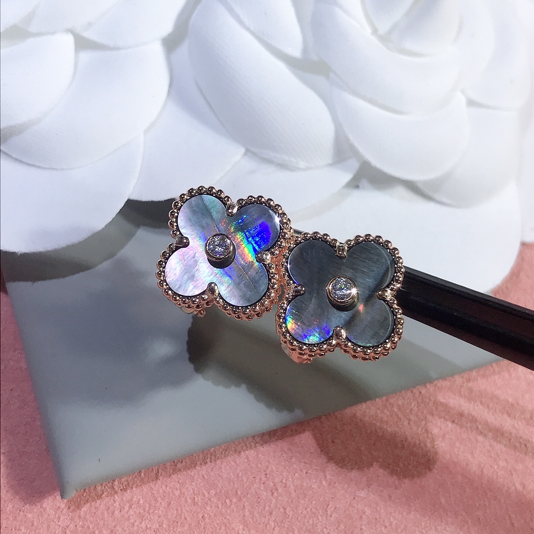 NO:669477,Physical shooting VCA four-leaf clover earrings developed according to zp° no dead angle polishing super super reproduction stock, earrings, Cartier high-end jewelry19860909实物拍摄 VCA四叶草耳环 按zp开发°无死角抛光 超级超级重现货 现货,,earrings,卡迪亚高端饰品,Jewelry