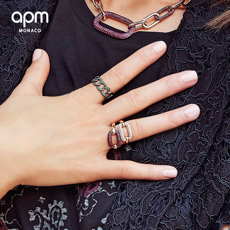 💰80  高品质❗Apm monaco椭圆锁扣玫瑰金戒指！高级时尚感环绕，玫瑰金色搭配枚红钻和白钻，一下子就气质十足，非常高雅的配色，奢华大气应对所有场合～码数678