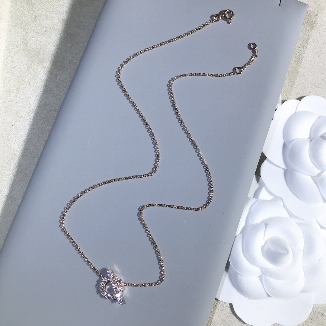 NO:669624,Too flashy. Why?  Because all hand-set diamonds have not been subjected to high temperatures, 5A diamonds can no longer meet my requirements. Everyone can taste the details themselves. The polished and three-dimensional lines are perfect...I will not accept any objection. I have tried my best. In stock 88220, Cardia high-end jewelry19860909太闪了 为什么？因为全手镶的钻没有经过高温 5A钻早已经不能满足我的要求啦 细节大家自己品,那抛光那立体的线条 完美……不接受反驳我已经尽力了 现货现货88220,,卡迪亚高端饰品,Jewelry