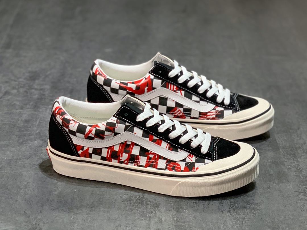 150 Vans Crew Style 36 黑红涂鸦棋盘格印花 半月包头塑造复古鞋型