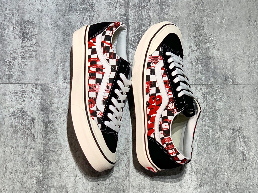 150 Vans Crew Style 36 黑红涂鸦棋盘格印花 半月包头塑造复古鞋型