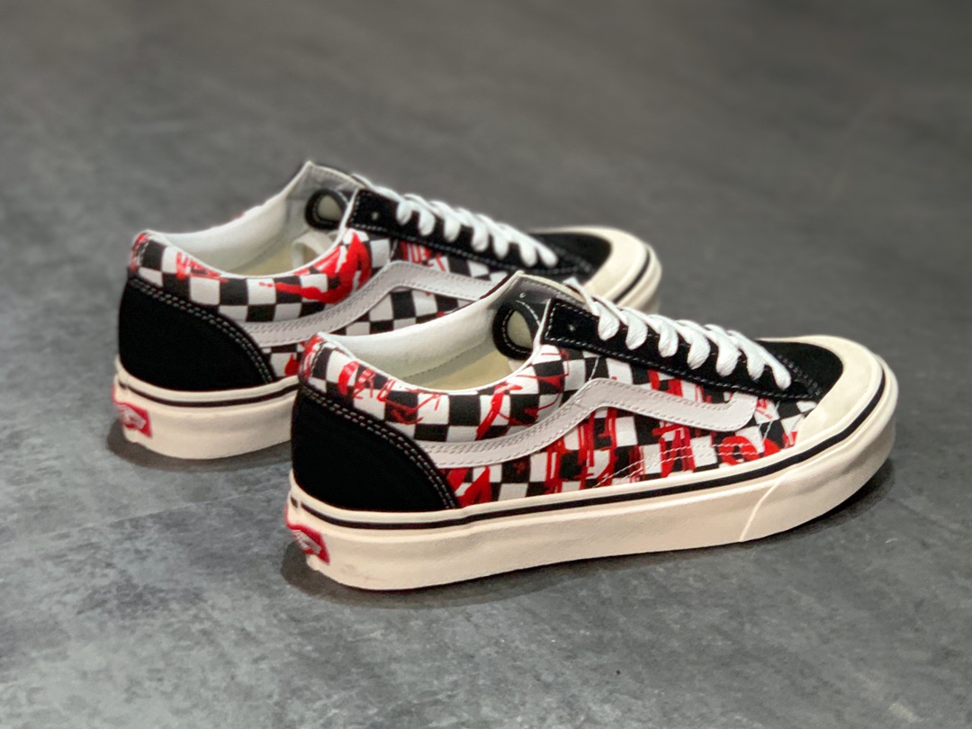 150 Vans Crew Style 36 黑红涂鸦棋盘格印花 半月包头塑造复古鞋型