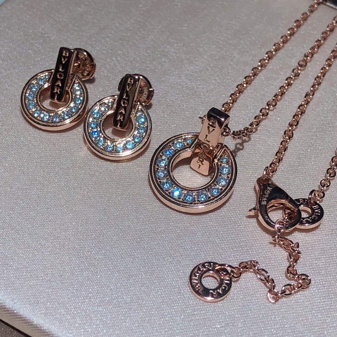 NO:101789,Baojia new packaging Yuanbao hollow necklace/earings non-fixed design on the head Necklace Earrings P, Bulgari stud earrings Bulgari necklace, bvlgari, necklace19860909宝家新款包装  元宝镂空项链/耳坠 头部非固定设计 项链 耳坠p,宝格丽耳钉宝格丽项链,bvlgari,necklace,Jewelry