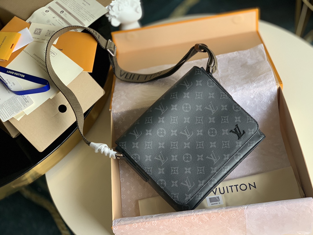 NO:396038,【Exclusive real photo M44000 green】Men's one-shoulder crossbody bag M45627 green shoulder strap small arrival size 22*25*8cm monogramme eclipse canvas made, adjustable shoulder straps, 2 built-in iPad patch bags, patch pockets under the bag cover, magnetic buckle opening and closing, original flower materials with pure steel hardware L., LV [original leather], louis vuitton,satchels, crossbody bags19860909【独家实拍M44000绿】男士单肩斜挎包 M45627 绿色肩带小号 到货尺寸22*25*8cm monogramme eclipse帆布制造,可调节肩带,2个内置iPad贴袋,袋盖底下设有贴袋,磁扣开合 ,原厂花料搭配纯钢五金 L.,LV【原厂皮】,louis vuitton,satchels,crossbody bags,Bag