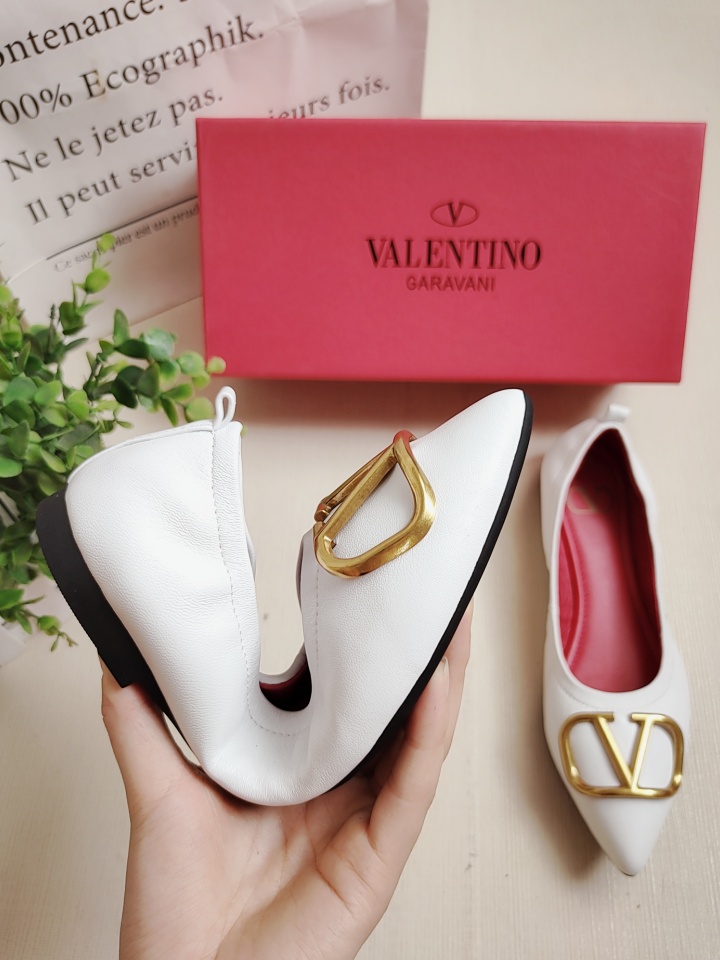 p170
华伦天奴 Valentino舒适软底蛋卷鞋 开车休闲鞋 舞蹈鞋 6色可选 
面料采用进口柔软羊皮
内里采用水染头层猪皮
大底采用开模滴胶大底
颜色:黑 粉 白 兰 橘红 黑羊筋 
码数:34-42   （34..41..42为定做码不退不换）