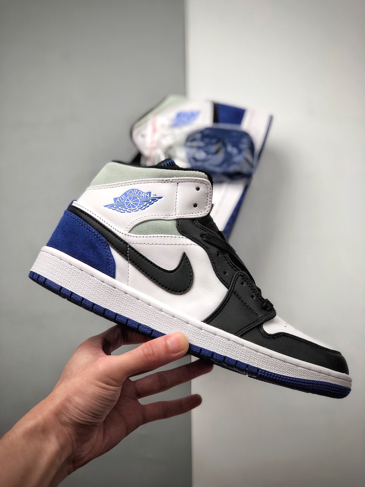 250 Air Jordan 1 Mid SE“ Game Royal”852542-102