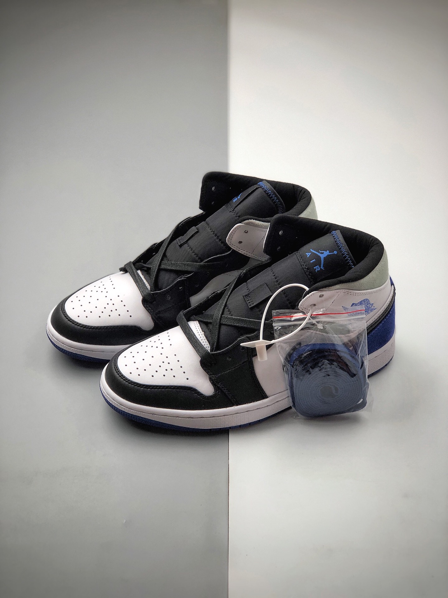 250 Air Jordan 1 Mid SE“ Game Royal”852542-102