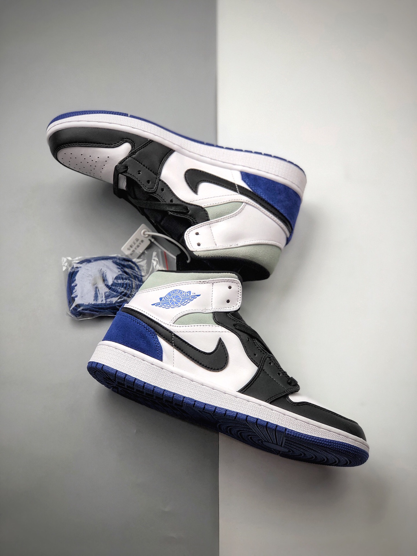 250 Air Jordan 1 Mid SE“ Game Royal”852542-102