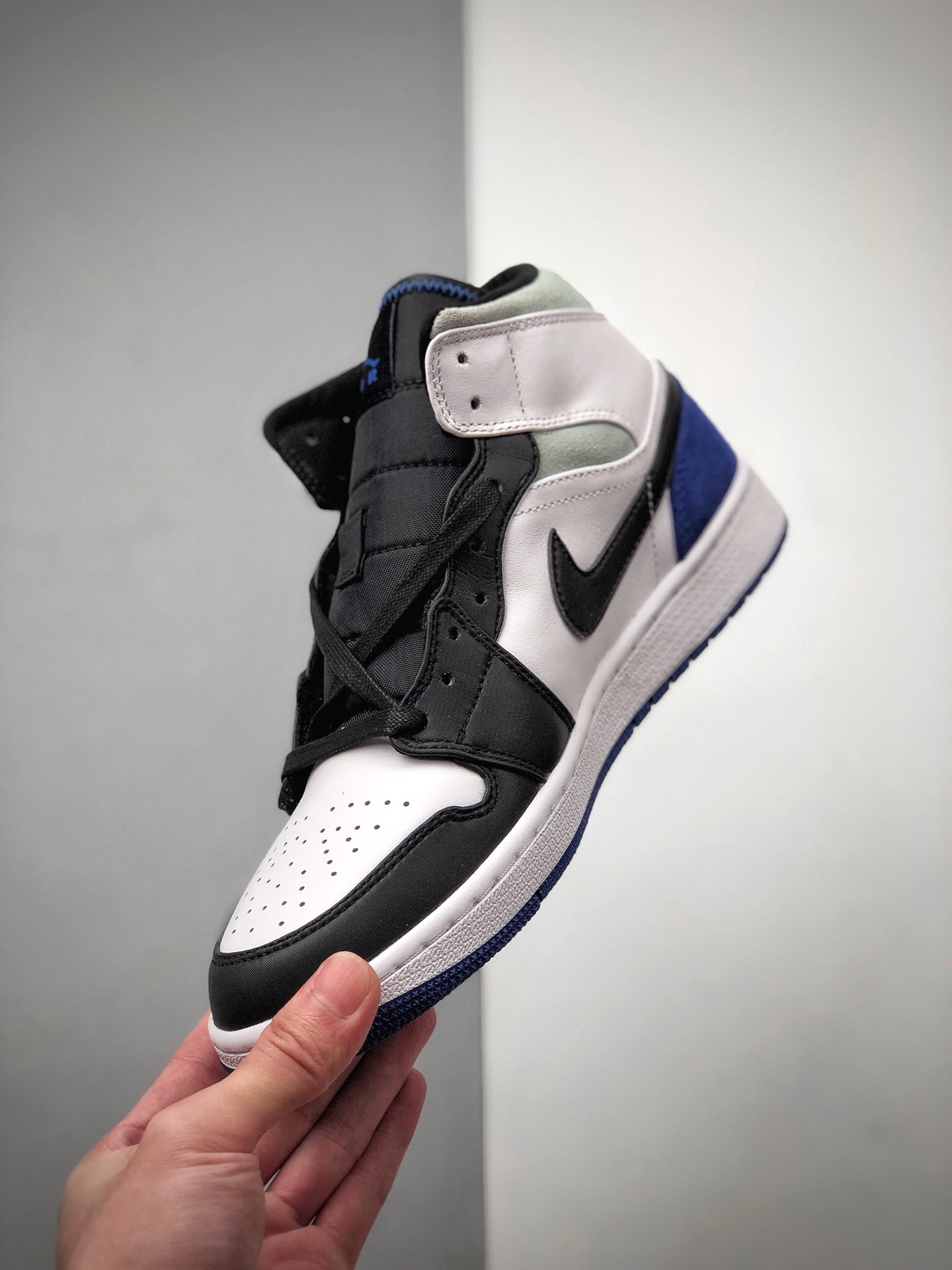 250 Air Jordan 1 Mid SE“ Game Royal”852542-102