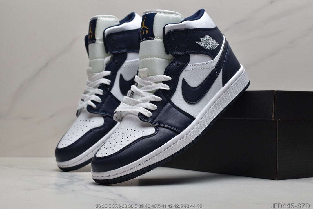 150 公司级乔丹 Air Jordan 1 Mid “Light Smoke Grey”烟灰 AJ1 乔1 中帮百搭休闲运动板鞋554724-092