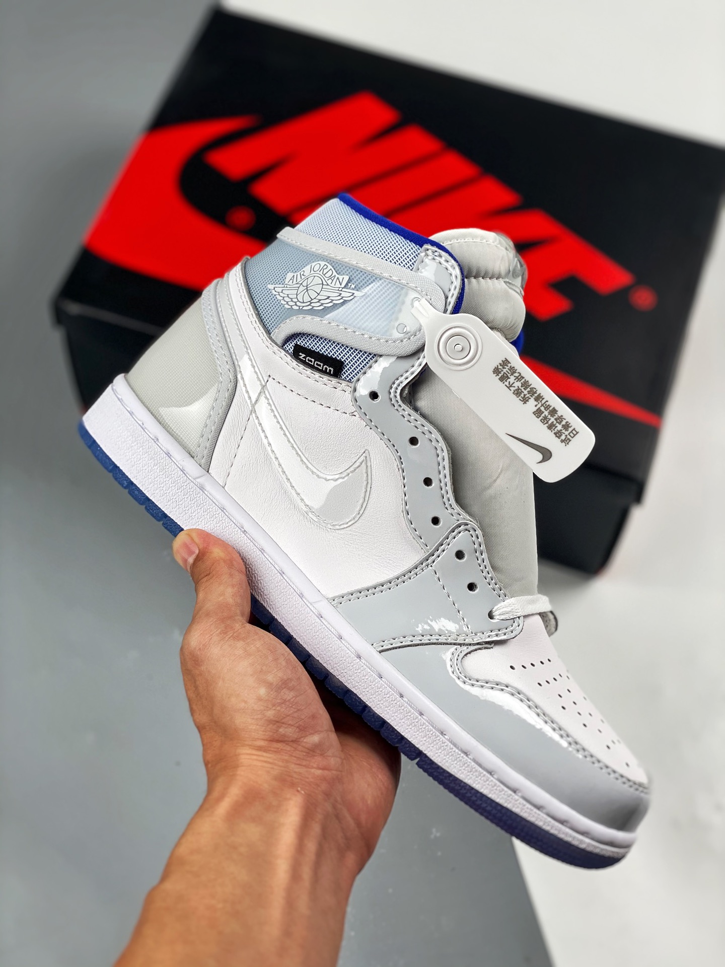 Air Jordan 1 Zoom Racer Blue 白蓝"小Dior" 货号：CK6637104 全新开发 原鞋比对匹配率98% 原楦原档案数据开发#鞋面采用头层皮拼接材质，何处细节都还不错，性价比封顶 Size：36 36.5 3…