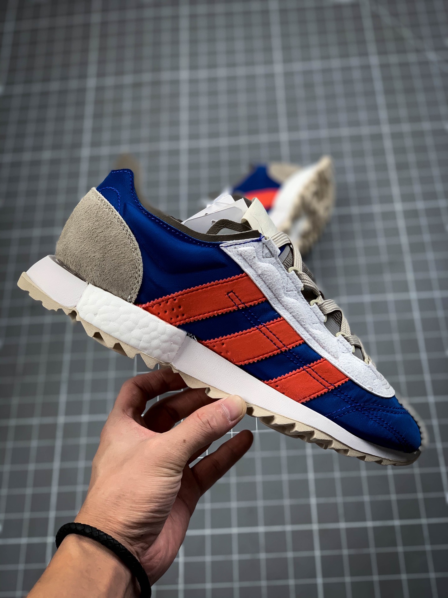 230 #全网首发 王嘉尔上脚adidas SL7600  上世纪 70 年代的经典款EG6780-213