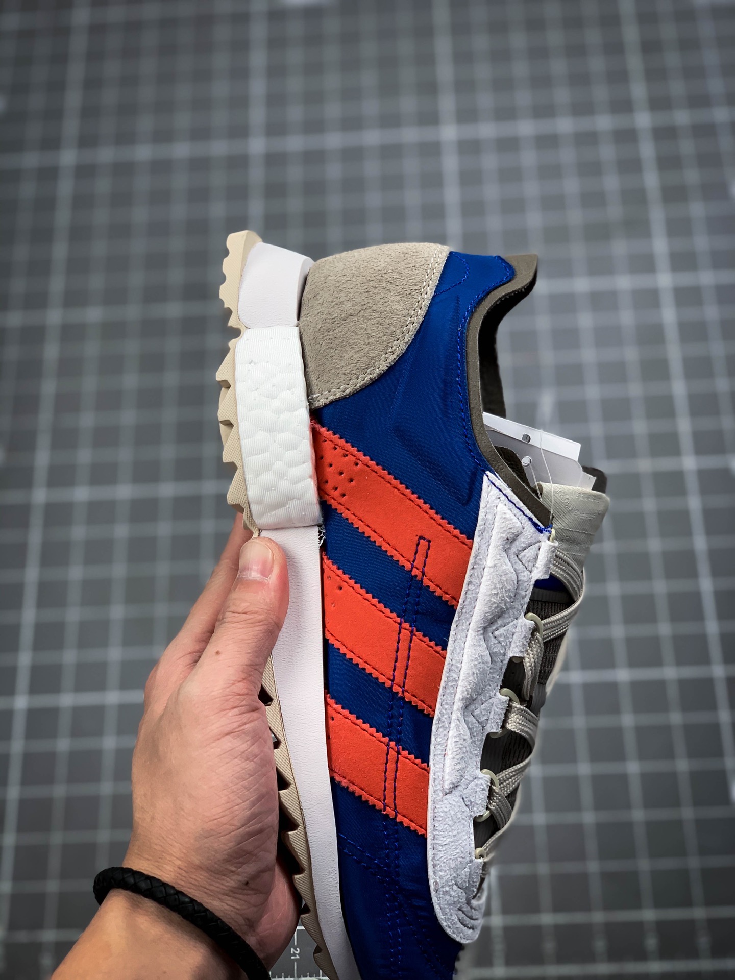 230 #全网首发 王嘉尔上脚adidas SL7600  上世纪 70 年代的经典款EG6780-213