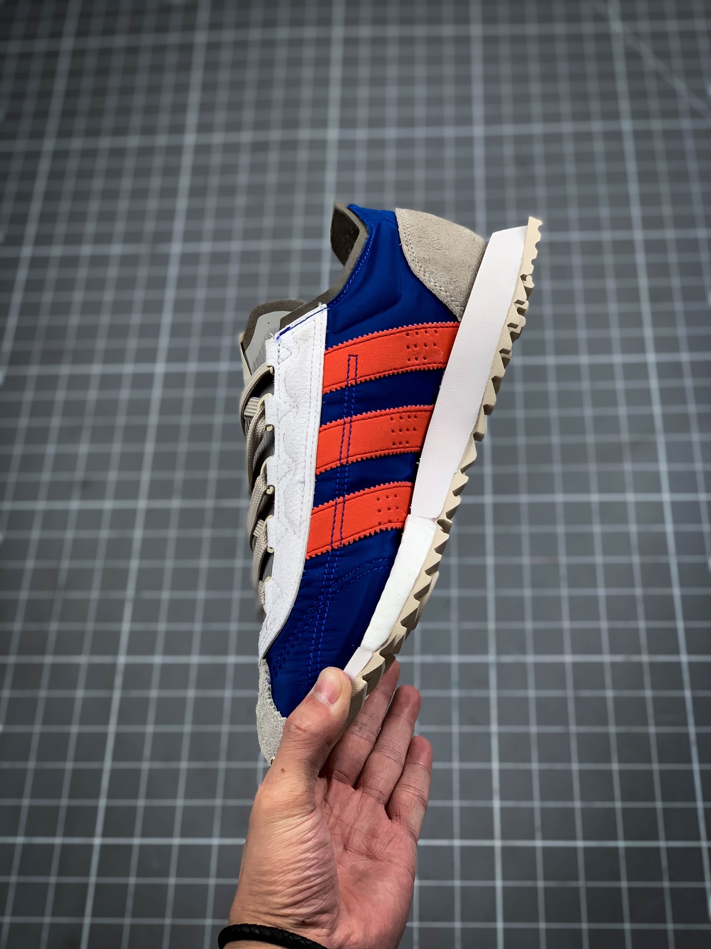 230 #全网首发 王嘉尔上脚adidas SL7600  上世纪 70 年代的经典款EG6780-213