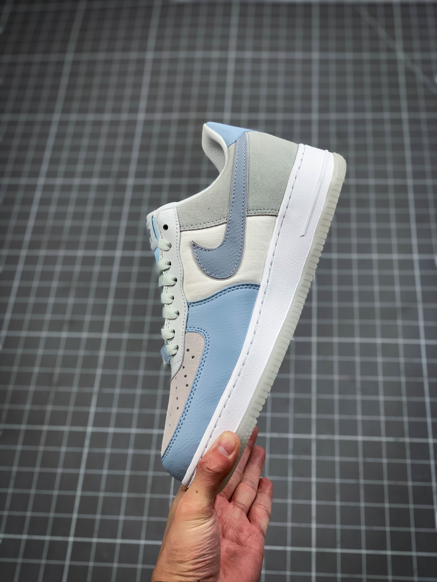 200  Nike Air Force 1'07 Low 空军一号“幻影冰蓝”低帮休闲板鞋 AO2425-400