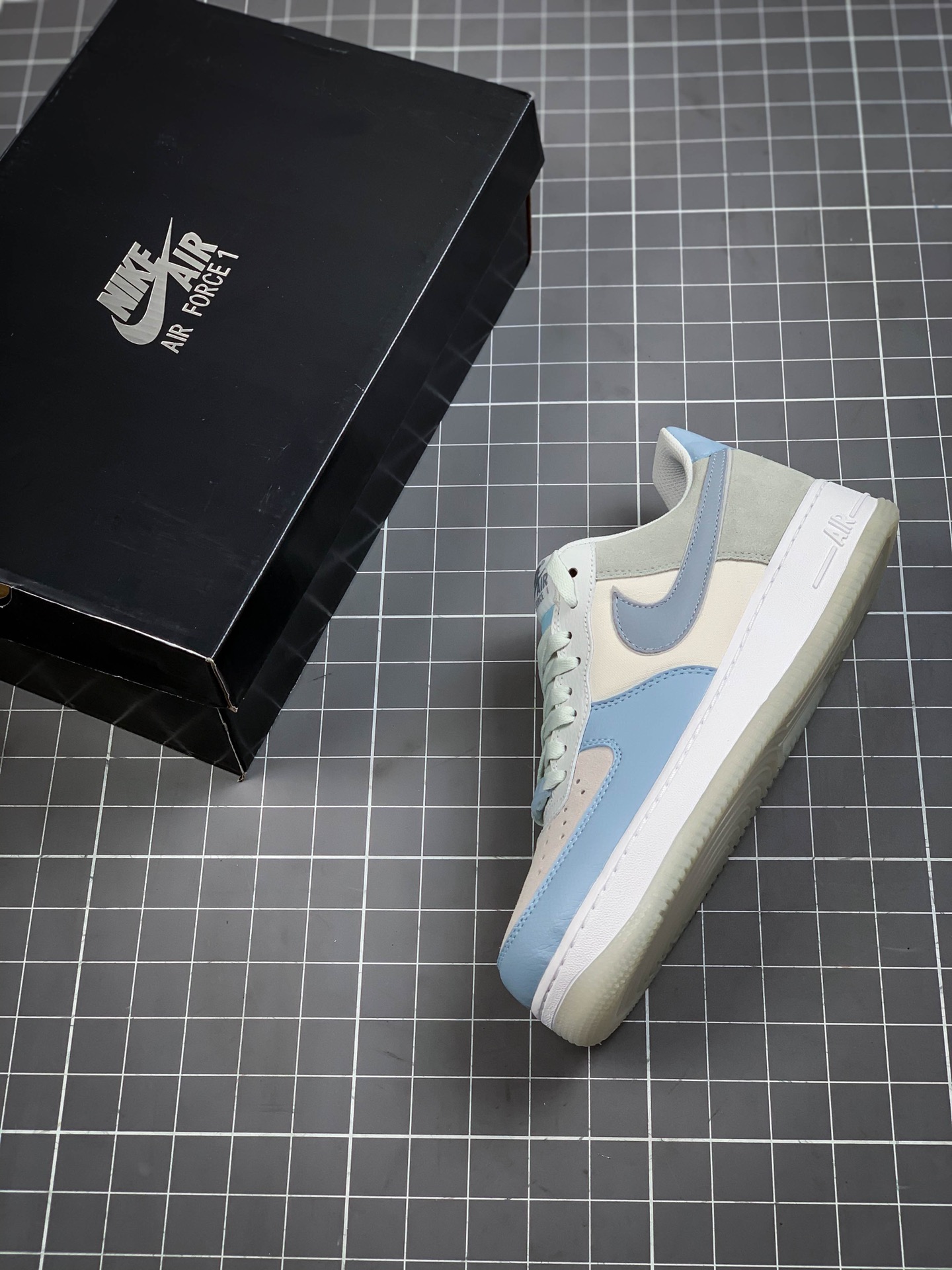 200  Nike Air Force 1'07 Low 空军一号“幻影冰蓝”低帮休闲板鞋 AO2425-400