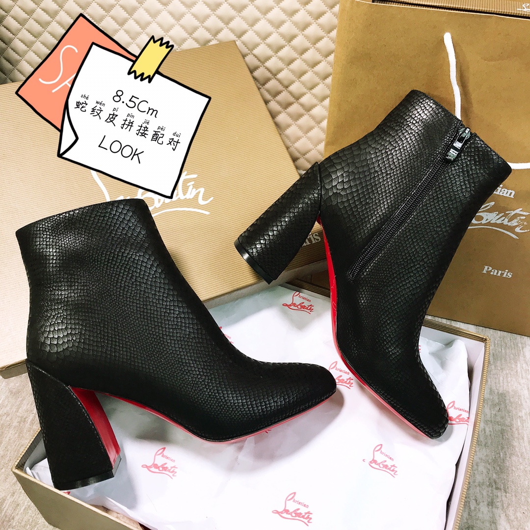 NO:337156,High-end customized autumn and winter boot series!  Imported snake pattern leather. Cut the material according to the leather pattern, the material loss is extremely H8.5Cm, size 35-42. 19-15 black snake pattern leather, the official website is synchronized. Standard European code Reference:19-15 Color:black Material:sankeLeather Lining:sheep leather Heel height:8.5Cm Sole:leather sole Size:EUR 35-42 (US 4-11):,,christian louboutin,boots19860909高端订制 秋冬靴系列！ 进口蛇纹皮.按皮纹开料,材料耗损极大H8.5Cm,尺码35-42码.19-15黑蛇纹纹皮,官网同步. 标准欧码 Reference:19－15 Color:black Material:sankeLeather Lining:sheep leather Heel heigh:8.5Cm Sole:leather sole Size:EUR 35－42（US 4一11) :,,christian louboutin,boots,Women's Shoes