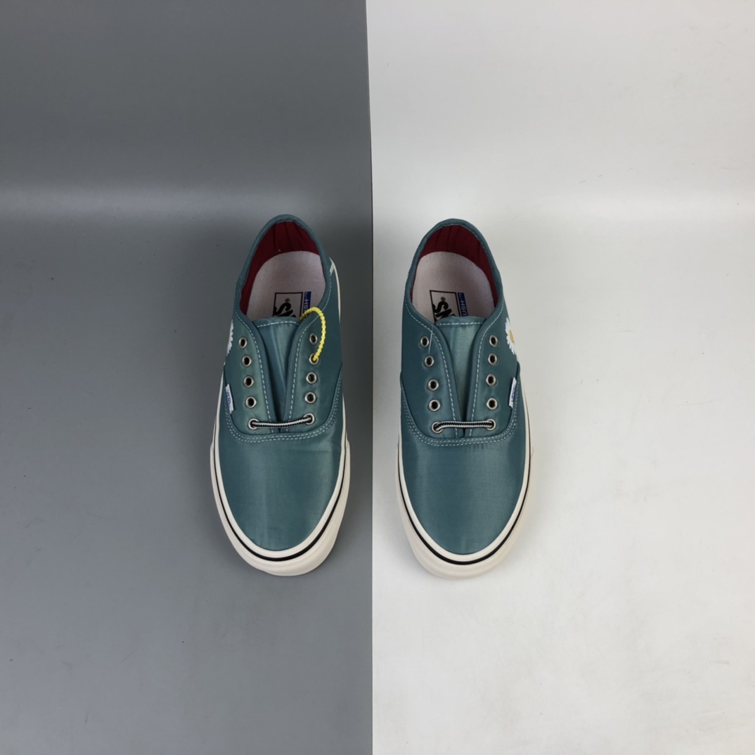 130 Vans Authentic推出新款 高端牛津帆布低帮板鞋 VN0A3MU6QBU