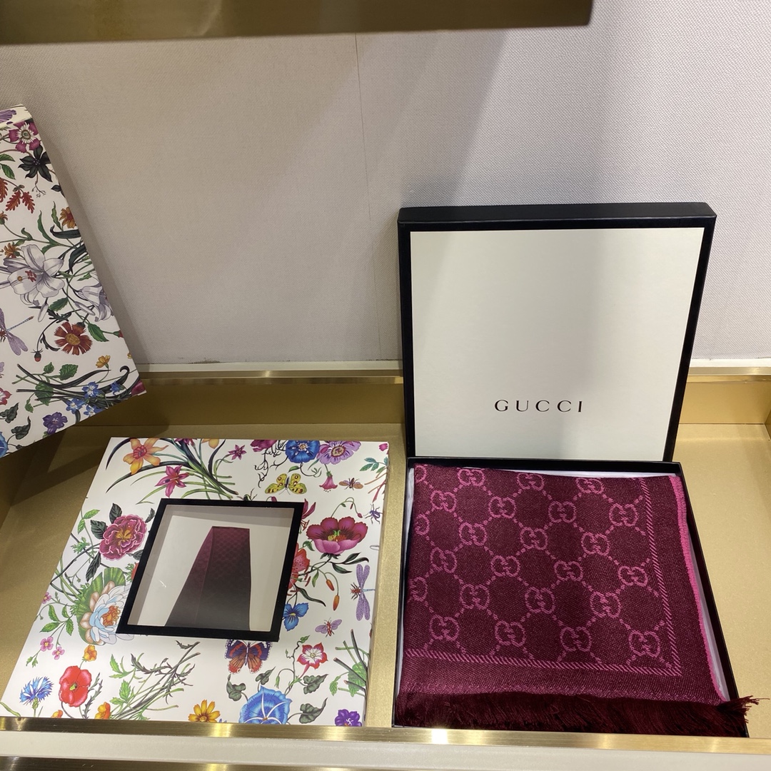 Gucci Wool Jacquard Scarf in Bordeaux - Luxurious & Elegant 2 i1597911779 4343 0