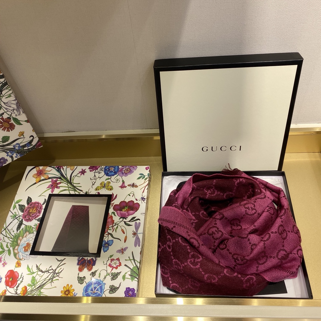 Gucci Wool Jacquard Scarf in Bordeaux - Luxurious & Elegant 7 i1597911779 8726 5
