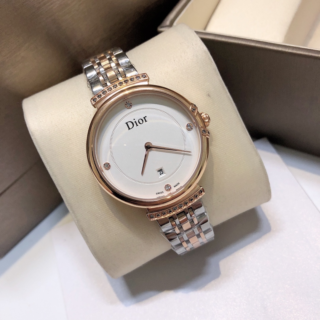 迪奥Dior 全新高级珠宝系列女士腕表、展现精湛艺术品质，融汇优雅与美感。处处显露精致和高雅的一款。进口石英机芯，传统工匠手工打造，独特的网格表盘设计，搭配12颗时位点缀钻更显示出它的独特魅力 ...