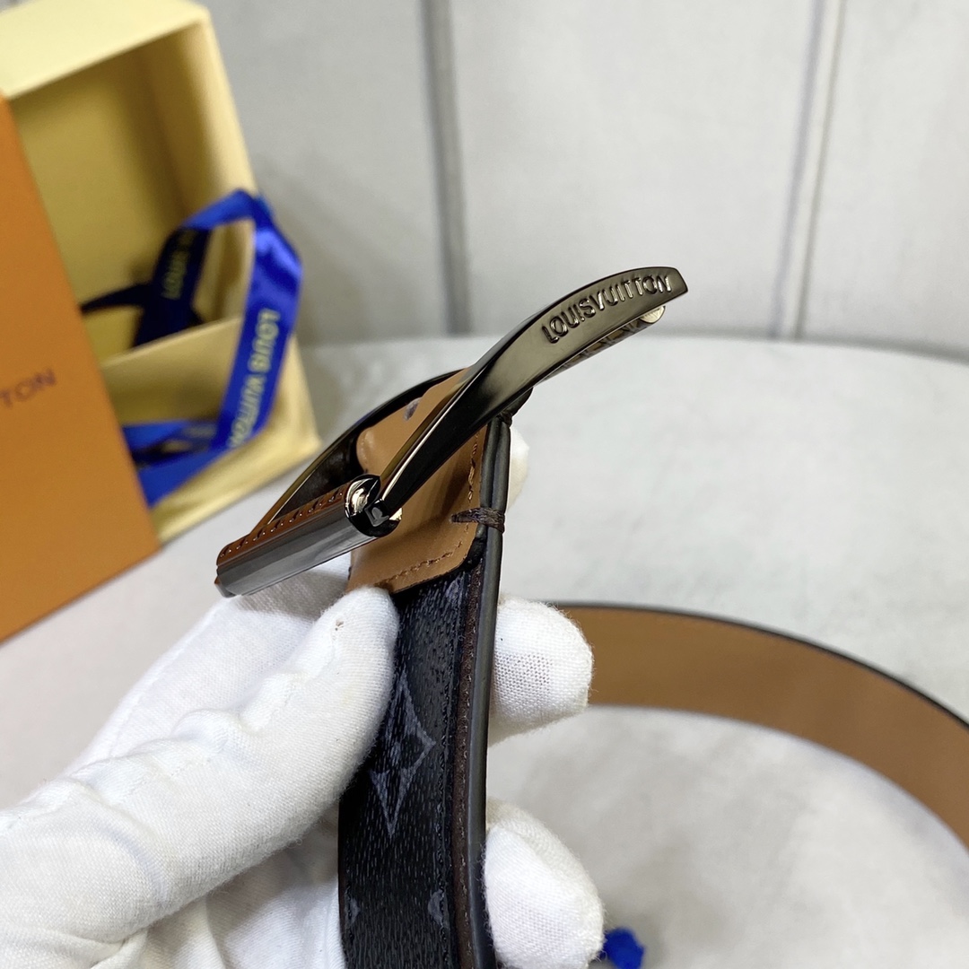 寬40mm男士最新頂級原單腰帶寬度40毫米经典针扣式设计双面可用皮帶一面為訂製帆布面料搭配撞色效果另一面