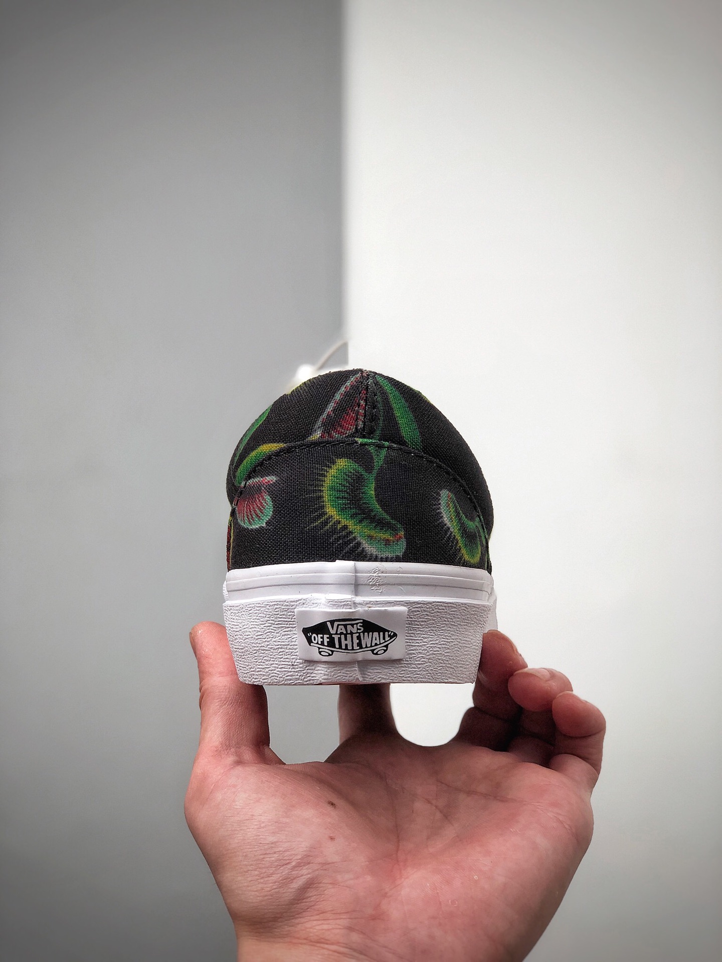 140 VANS范斯 食人花 彩色印花 男鞋女鞋休闲帆布鞋  型号：YH10