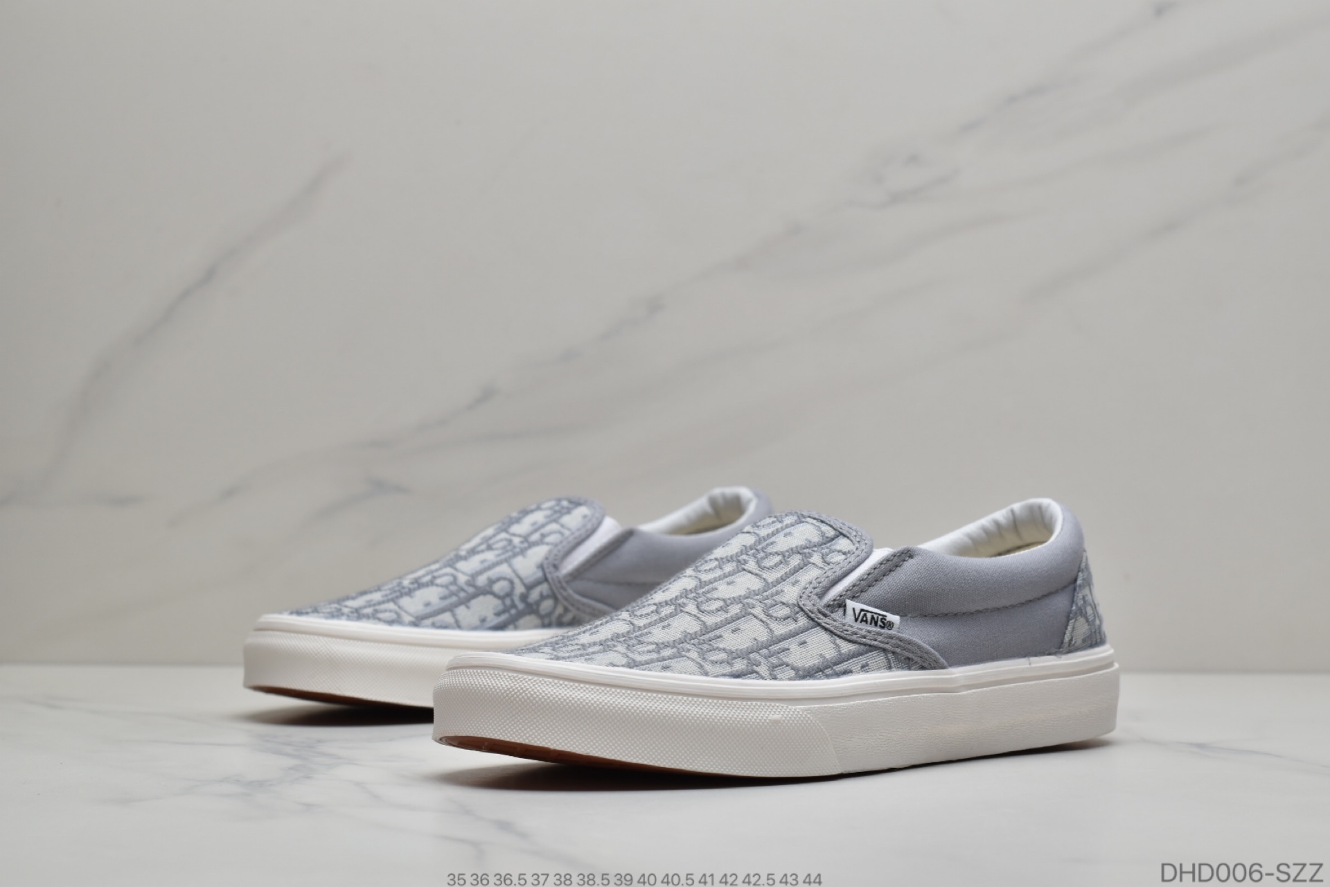 70 公司级Vans X Dior 联名一脚蹬 高级灰来报道 Vans Aut 迪奥独家重磅释出