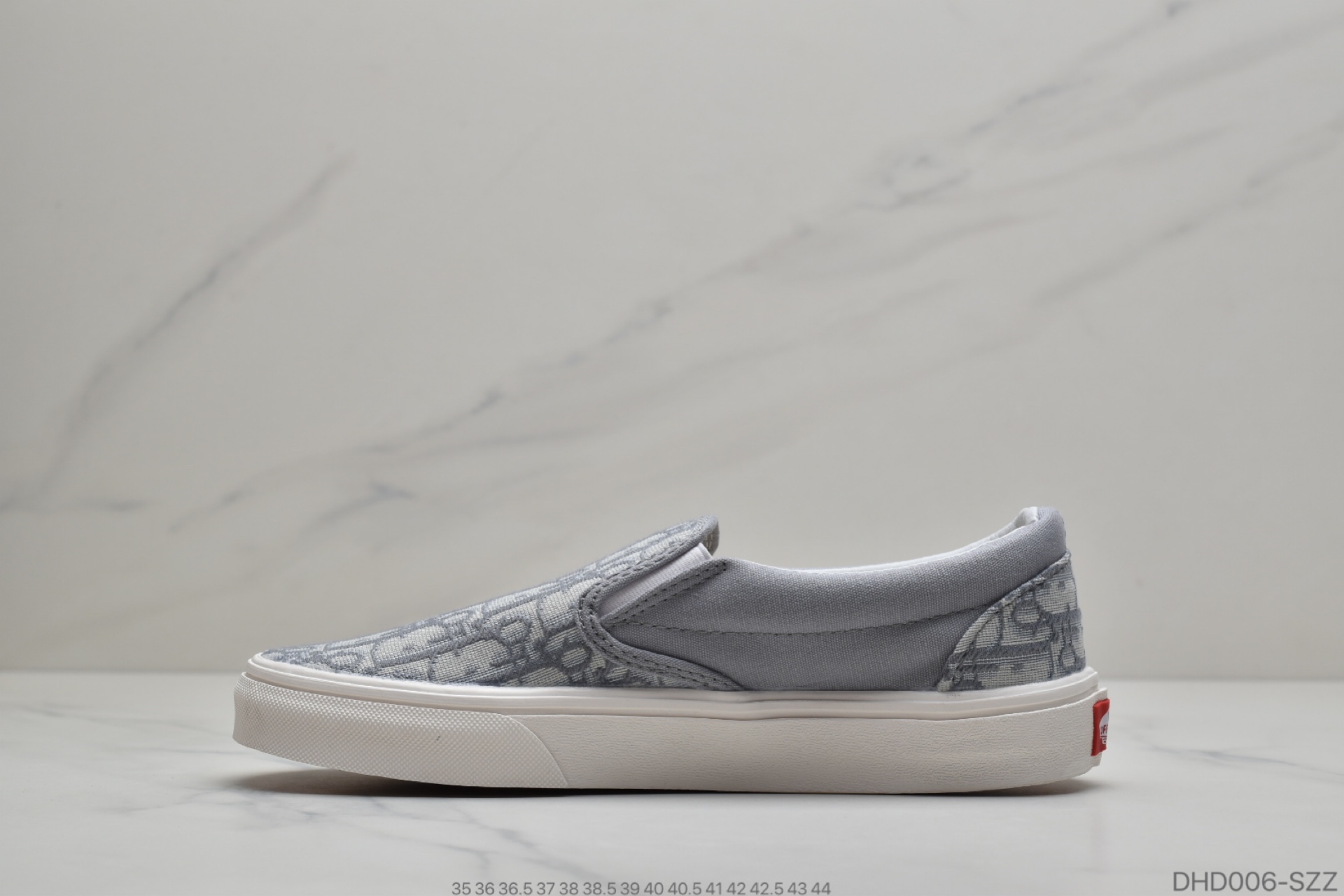 70 公司级Vans X Dior 联名一脚蹬 高级灰来报道 Vans Aut 迪奥独家重磅释出