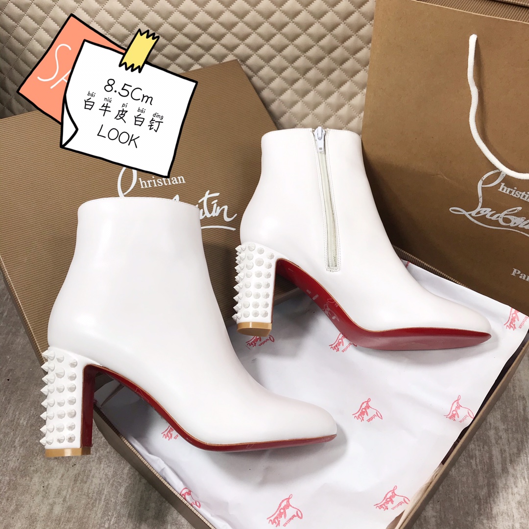 NO:337070,High-end customized autumn and winter boot series!  H8.5Cm, size 35-42. Genuine leather large sole 319-001 white cowhide white nails, customized models are not refunded or exchanged. Official website synchronization Standard European code Reference:319-001 Color:white/white Material:cowhide Lining:goat leather Heel height:10Cm Sole:leather sole Size:EUR 35-42 (US 4-11):,,christian louboutin,boots,cowhide,Leather soles19860909高端订制一秋冬靴系列！ H8.5Cm,尺码35-42码.真皮大底 319-001白牛皮白钉,订制款不退不换.官网同步 标准欧码 Reference:319-001 Color:white/white Material:cowhide Lining:goat leather Heel heigh:10Cm Sole:leather sole Size:EUR 35－42（US 4一11) :,,christian louboutin,boots,cowhide,Leather soles,Women's Shoes