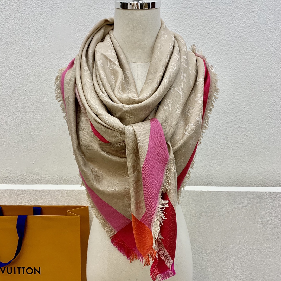 LV路易威登On The Edge Monogram 羊毛桑蚕丝混纺披肩M76371 M76465 M76372