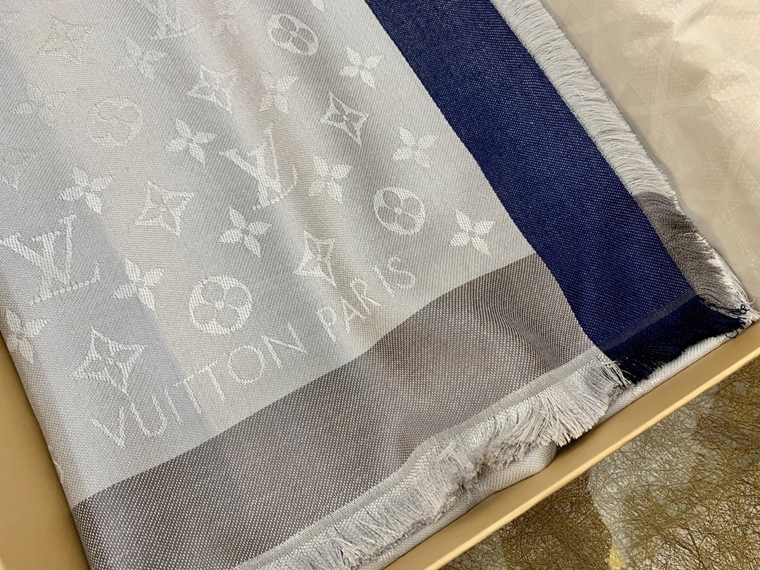 LV路易威登On The Edge Monogram 羊毛桑蚕丝混纺披肩M76371 M76465 M76372