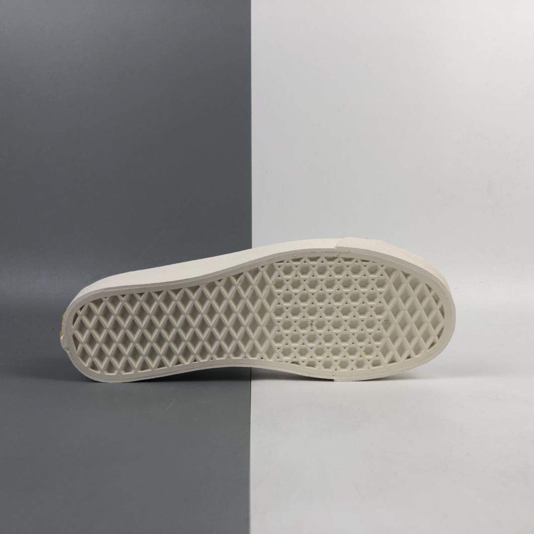150 Vans x Rhude 联名合作推出Paisüxitley 图案“腰果花”系列低帮板鞋 VN0A3TKCUSE
