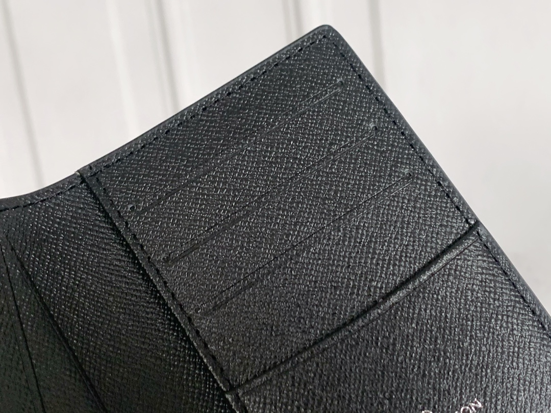 Louis Vuitton 小カードケース - 機能的な7つの収納スペース