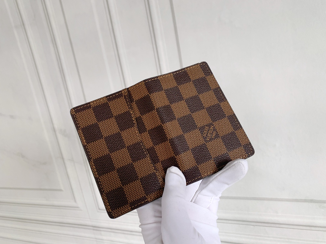 Louis Vuitton 小カードケース ダミエ柄 7つの収納スペース