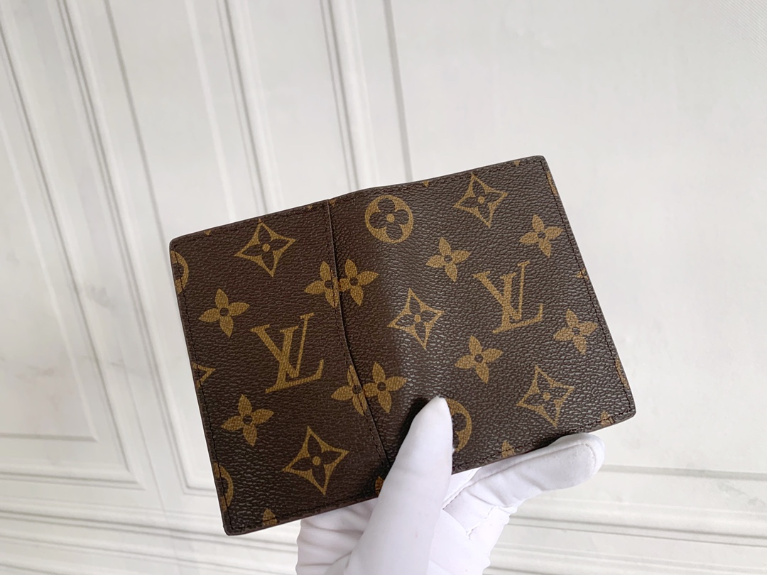 Louis Vuitton 小卡夹 - 7つのカードスロットとコンパクトデザイン